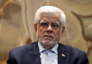 عارف: عقب‌ماندگی سلامت الکترونیک باید جبران شود