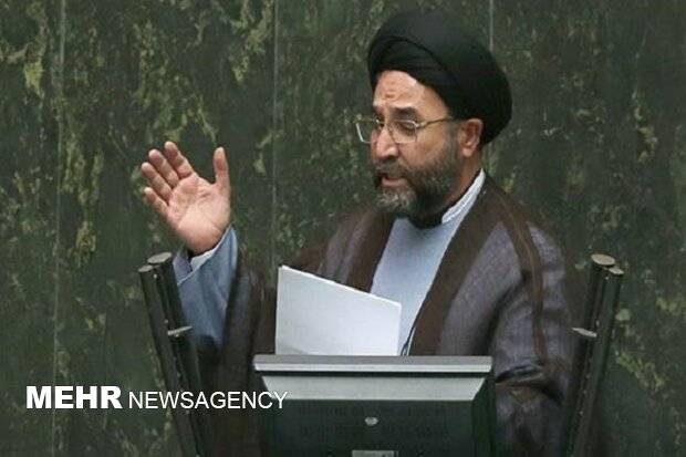 ذاکر: سپاه گرهگشای مشکلات اقتصادی کشور است