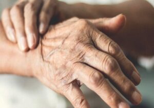 پارکینسون، بیماری پیش‌رونده‌ای که دیر تشخیص داده می‌شود