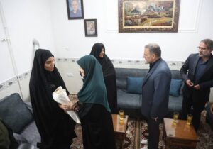 ایستادگی و صبوری خانوادههای شهدا، الگویی برای همه آحاد جامعه است