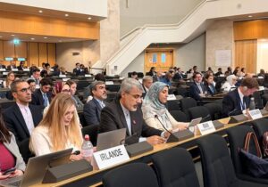 بحرینی: ملت ایران عزت و استقلال خود را معامله نمیکند
