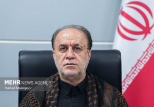حاجیبابایی: دولت وضعیت استخدامی معلمان را تعیین تکلیف کند
