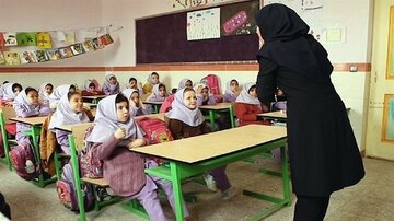زمان پرداخت حقوق فرهنگیان تغییر میکند؟
