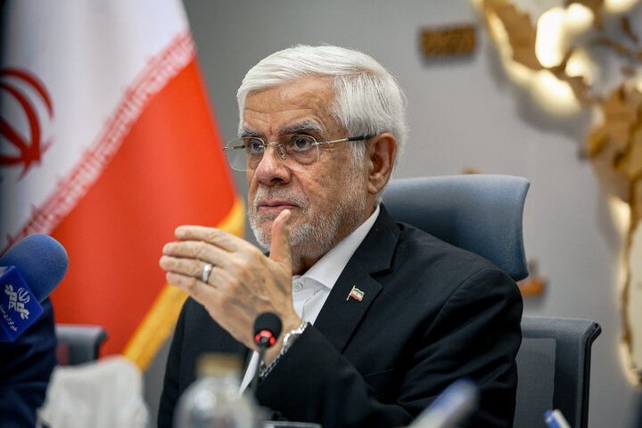 عارف: رایگان کردن حملونقل عمومی یکی از راهبردهای دولت است