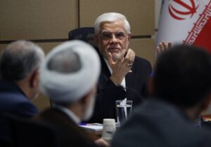 عارف: پیروزی ایران مرهون رهبری هوشمندانه آیت‌الله مجتبی خامنه‌ای است
