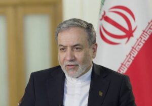 هشدار عراقچی: اگر میخواهید در امان باشید بهتر است منطقه را ترک کنید
