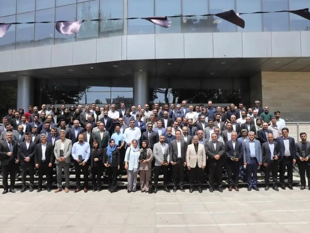 تأکید مدیرعامل ایرانسل بر تبدیل مدلهای سنتی به شراکت راهبردی با تأمینکنندگان تأکید مدیرعامل ایرانسل بر تبدیل مدلهای سنتی به شراکت راهبردی با تأمینکنندگان