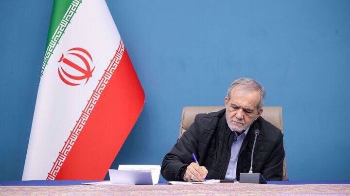 پزشکیان در پیامی درگذشت خواهر آیتالله نورمفیدی را تسلیت گفت