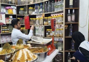 کشف و توقیف ۳۲۳ لیتر عرقیات تاریخ مصرف گذشته در آبادان 