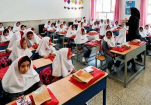 تعداد مطلوب دانشآموزان در یک کلاس ابتدایی ۲۰ نفر و حداکثر قابل قبول ۲۶ نفر است