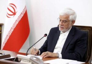 عارف: دولت از واگذاری امور دانشگاهها به دانشگاهیان استقبال میکند