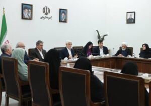 عارف: زنان در جنگ اقتصادی میدانداری کنند