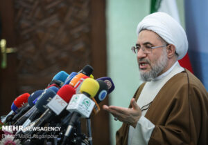 آیت‌الله اراکی: نمی‌توان از حمایت مظلومان گفت و در جشن ظالمان شرکت کرد