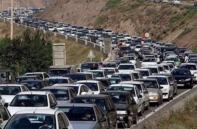 ترافیک خودرویی در جادههای کندوان و هراز سنگین است