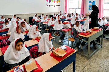 واکنش سخنگوی آموزش و پرورش به ماجرای استعفای معلمان؛ عدهای دنبال تعطیلی آموزش حضوری هستند